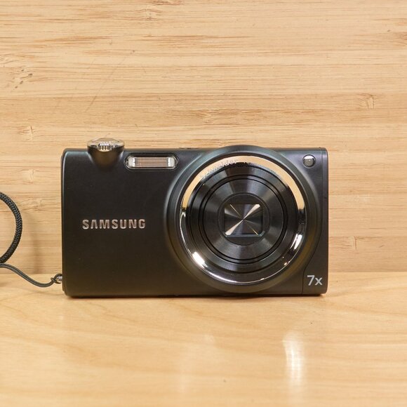Samsung ST5500 14.2 MP Digital Camera, with 7x Optical Zoom, AMOLED touchscreen - Picture 2 of 9
